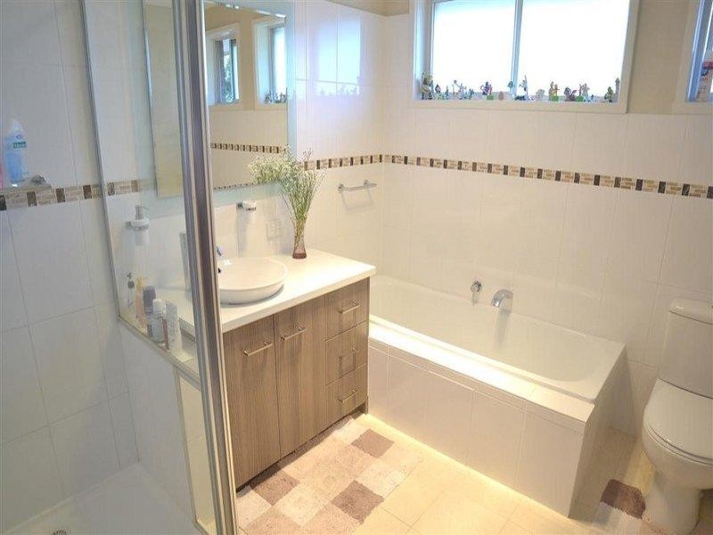 17 Meadowbrook Drive, Wheelers Hill VIC 3150