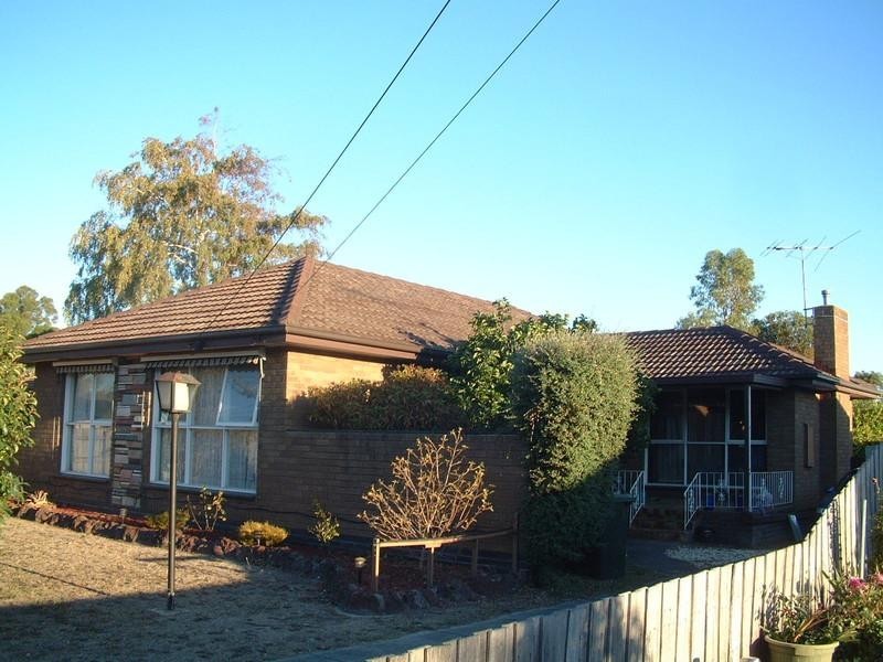 1/2 Hampstead Crescent, Glen Waverley VIC 3150