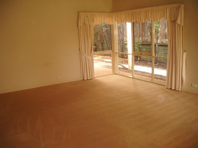 24 Hutchinson Drive, Kew VIC 3101