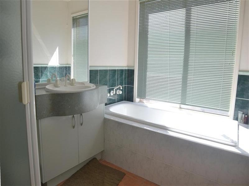 11 Lockens Avenue, Glen Waverley VIC 3150