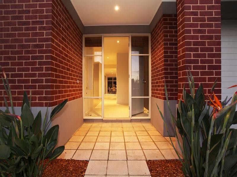 19 Lords Avenue, Mulgrave VIC 3170