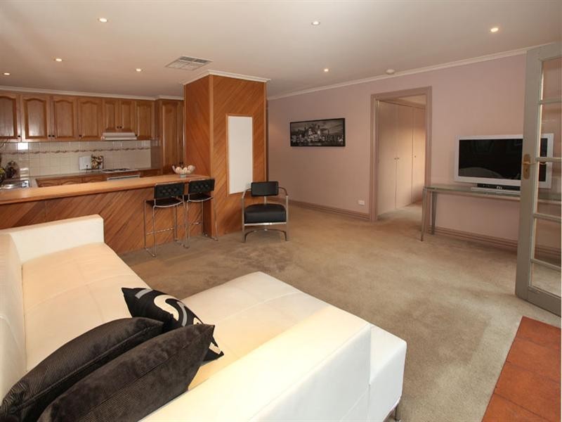 1/10 Cook Road, Mitcham VIC 3132