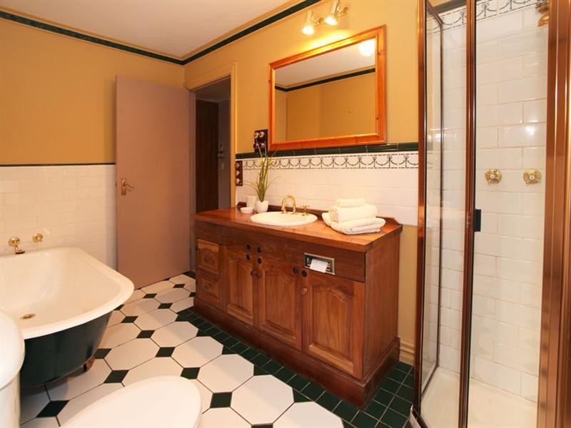 1/10 Cook Road, Mitcham VIC 3132