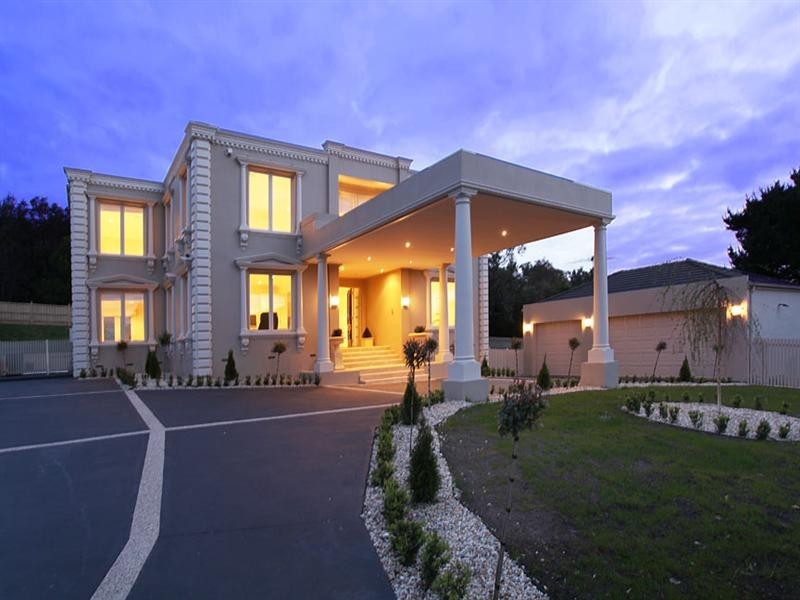 8 Harry Nance Close, Lysterfield VIC 3156