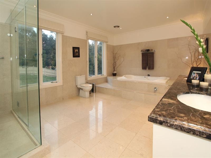 8 Harry Nance Close, Lysterfield VIC 3156