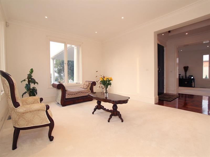 8 Harry Nance Close, Lysterfield VIC 3156