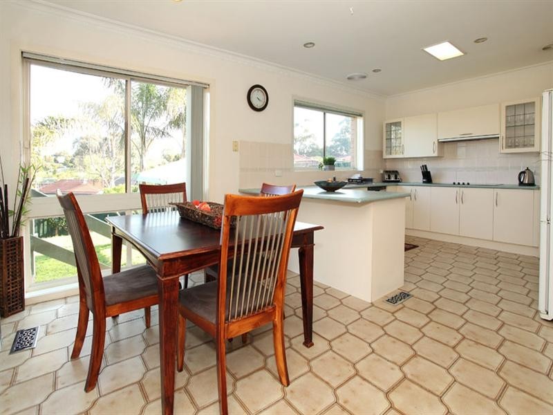 48 Amblecote Crescent, Mulgrave VIC 3170