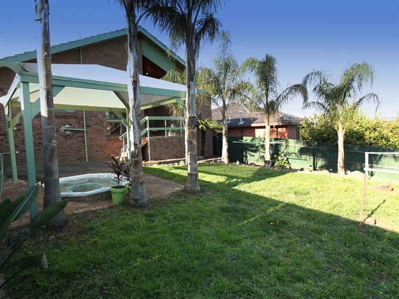 48 Amblecote Crescent, Mulgrave VIC 3170