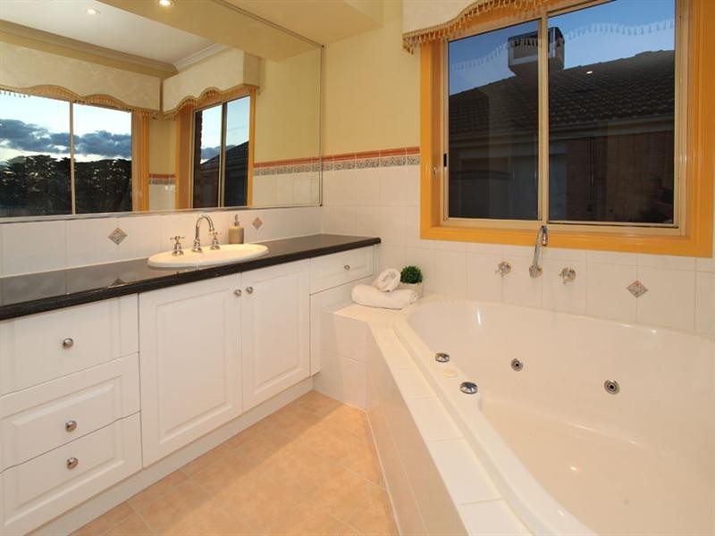 14 Avendon Boulevard, Glen Waverley VIC 3150