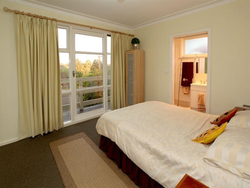 6 Camino Court, Glen Waverley VIC 3150