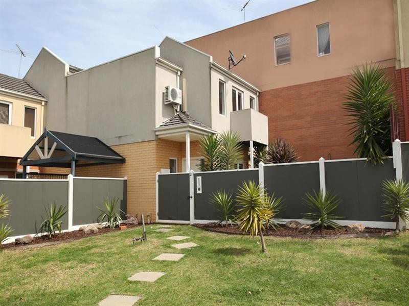 2 Tulloch Grove, Glen Waverley VIC 3150