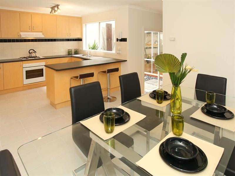 2 Tulloch Grove, Glen Waverley VIC 3150