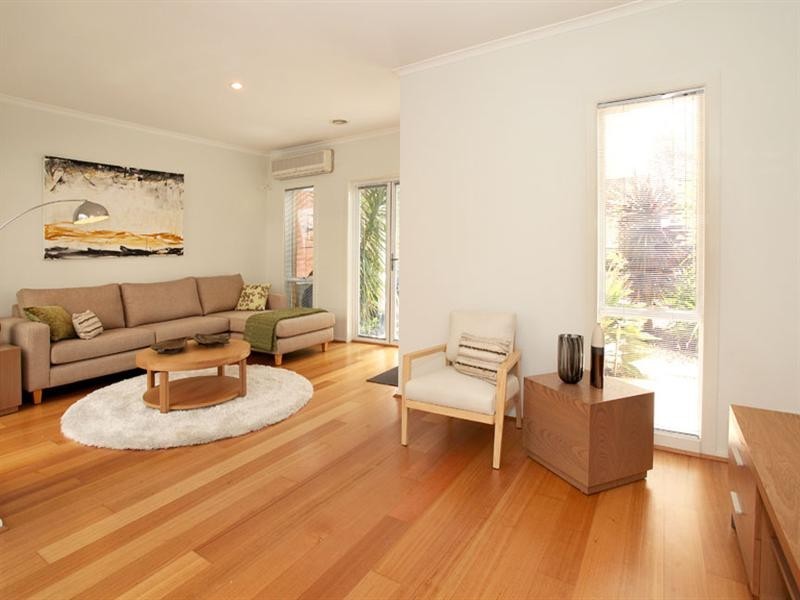 2 Tulloch Grove, Glen Waverley VIC 3150