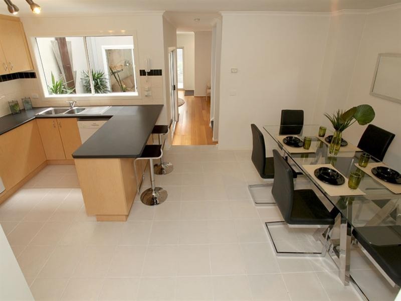 2 Tulloch Grove, Glen Waverley VIC 3150