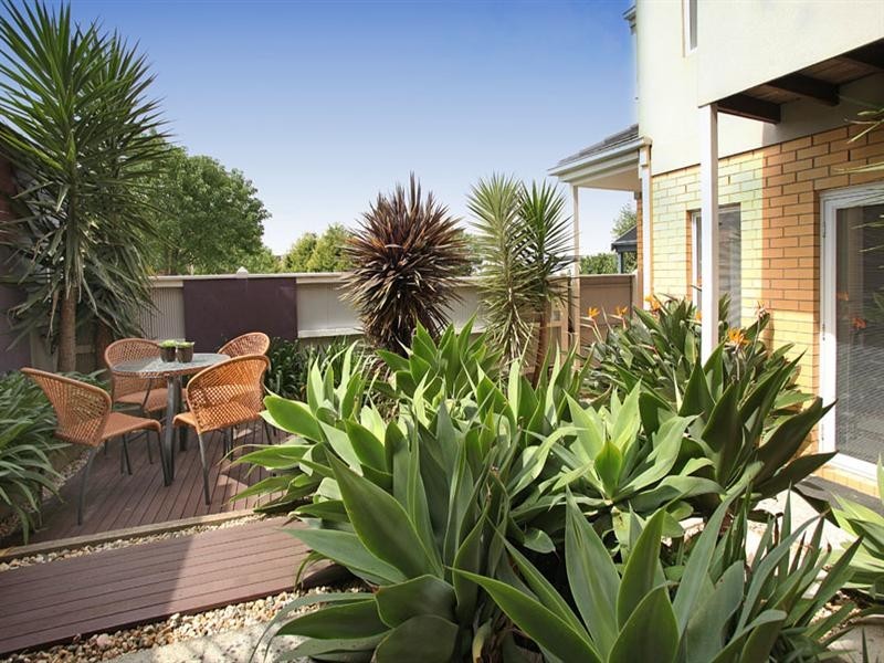 2 Tulloch Grove, Glen Waverley VIC 3150