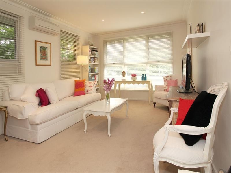 2/4 Grenfell Road, Mount Waverley VIC 3149