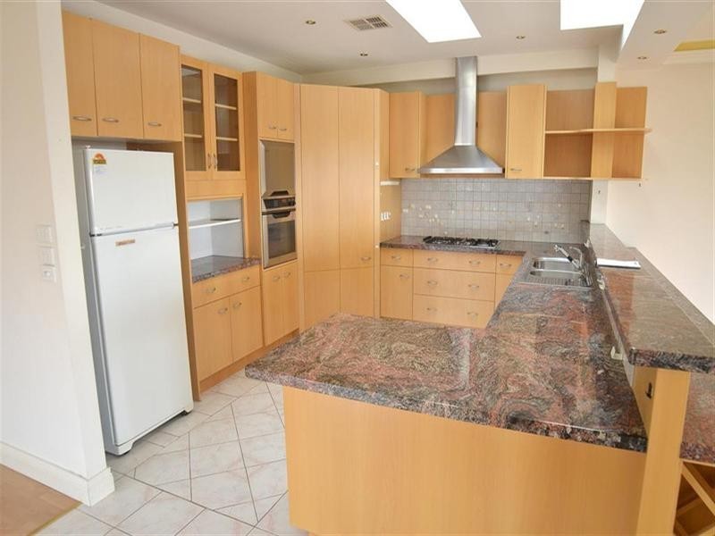 16 Lansell Road, Glen Waverley VIC 3150