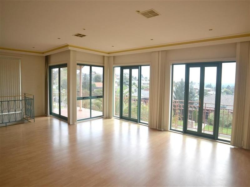 16 Lansell Road, Glen Waverley VIC 3150