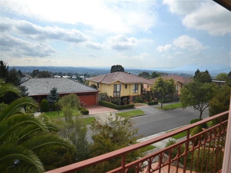 16 Lansell Road, Glen Waverley VIC 3150