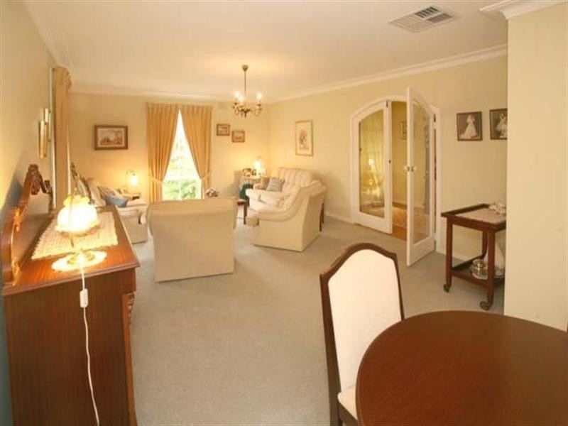 8 Herald Court, Glen Waverley VIC 3150