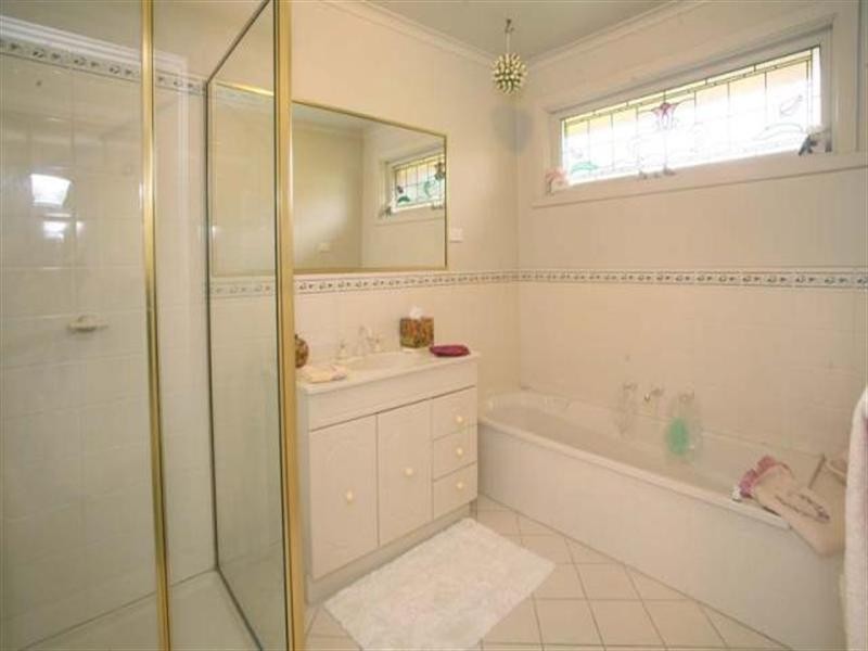 8 Herald Court, Glen Waverley VIC 3150