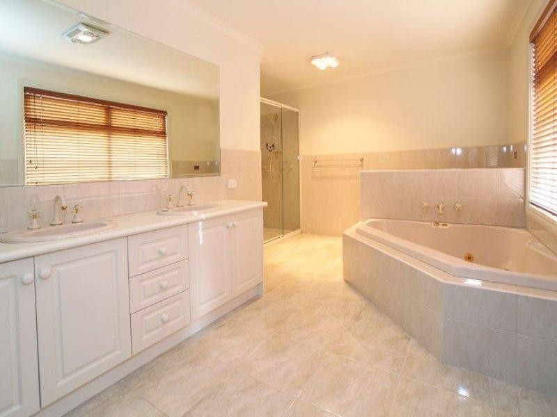 34 Arlington Drive, Glen Waverley VIC 3150