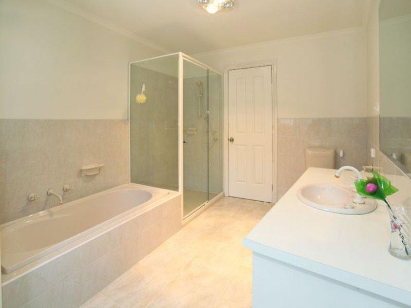 34 Arlington Drive, Glen Waverley VIC 3150