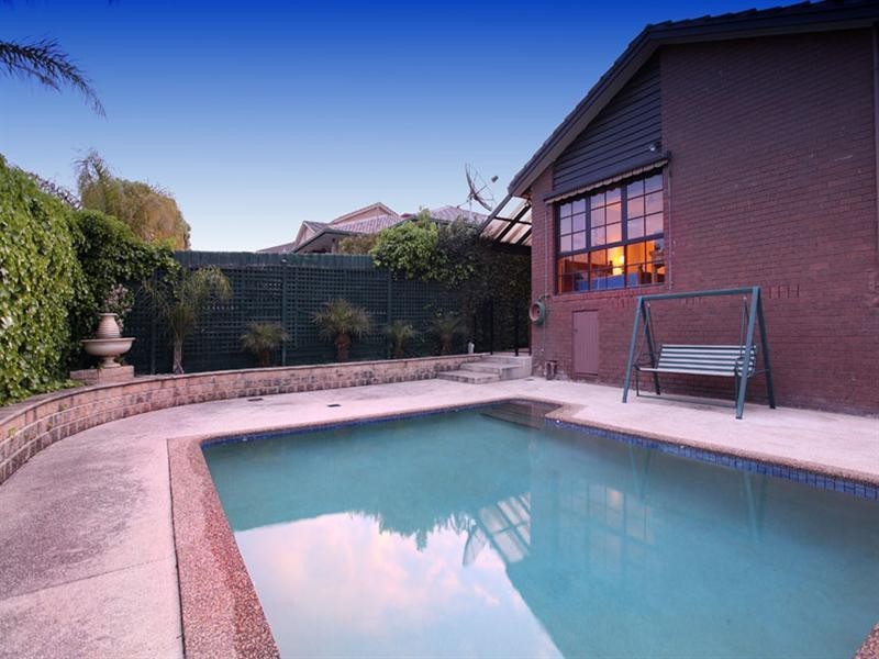 10 Roswell Street, Glen Waverley VIC 3150