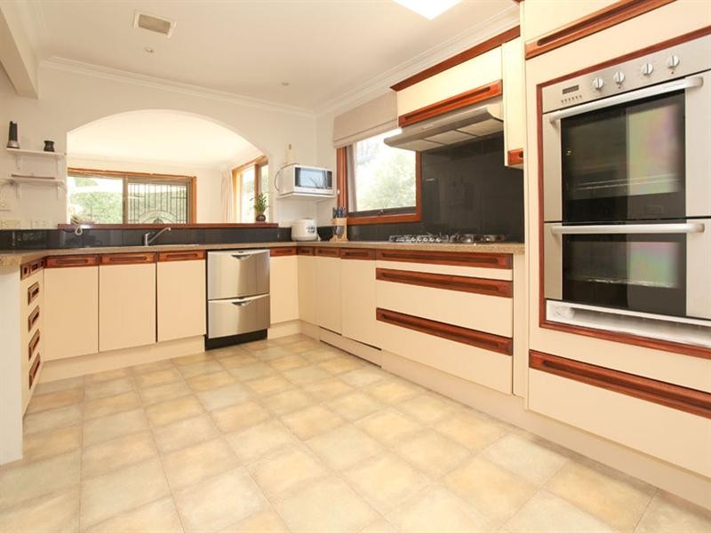 27 Sunnybrook Drive, Wheelers Hill VIC 3150