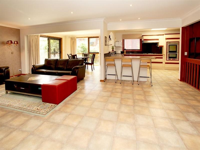 27 Sunnybrook Drive, Wheelers Hill VIC 3150