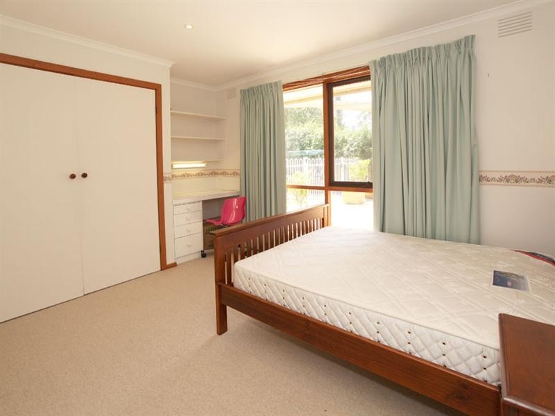 27 Sunnybrook Drive, Wheelers Hill VIC 3150