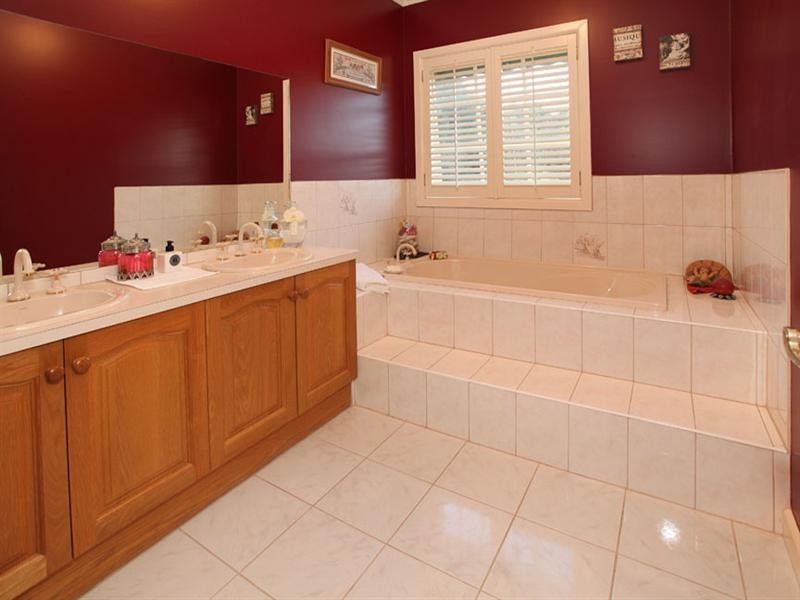 11 Bonaparte Place, Rowville VIC 3178