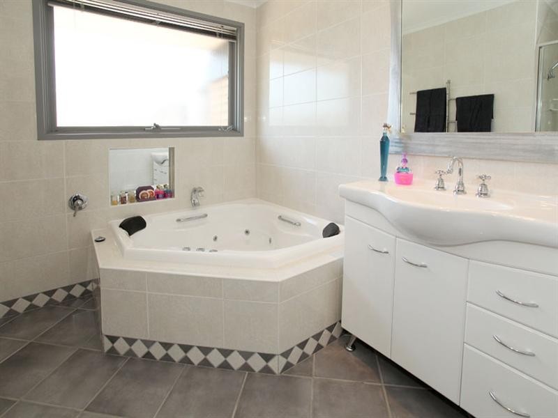 22 Walbrook Drive, Vermont South VIC 3133