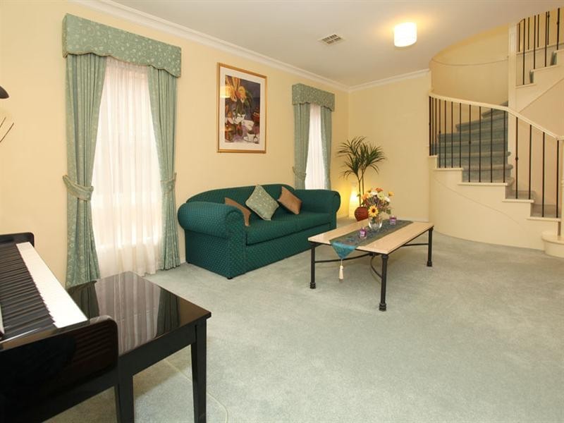 8 Crows Lane, Glen Waverley VIC 3150