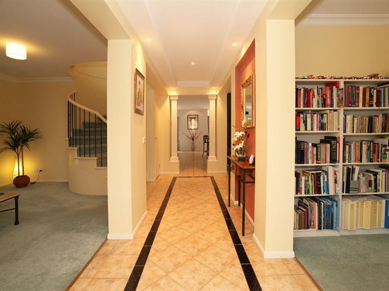 8 Crows Lane, Glen Waverley VIC 3150