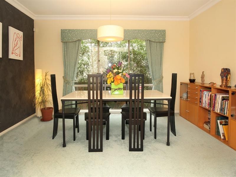 8 Crows Lane, Glen Waverley VIC 3150