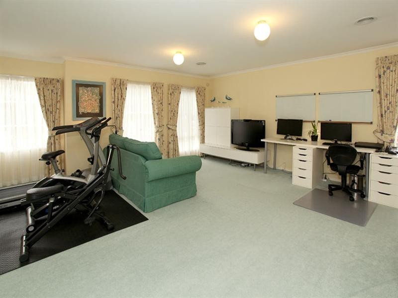 8 Crows Lane, Glen Waverley VIC 3150