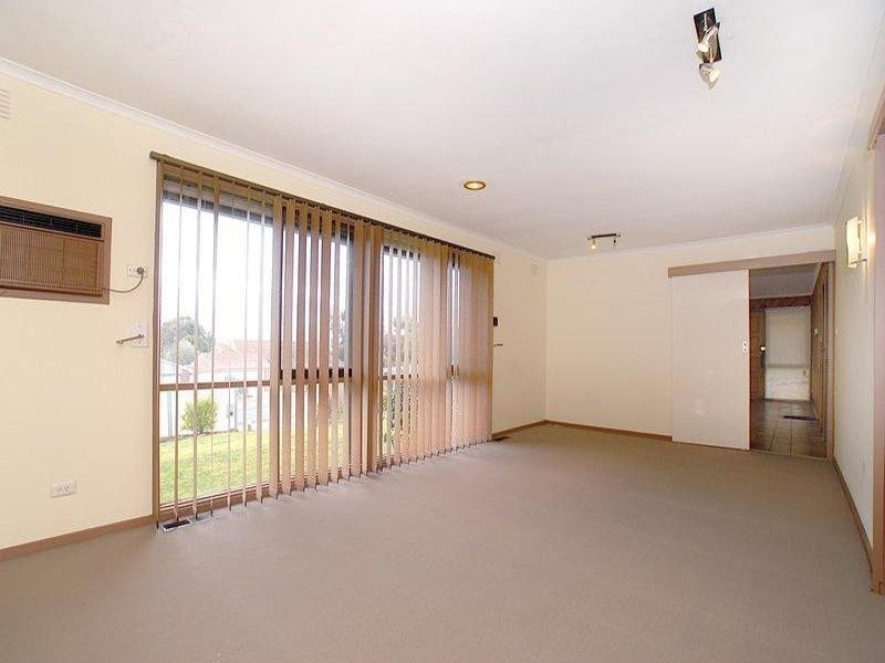 8 Eaton Place, Wheelers Hill VIC 3150