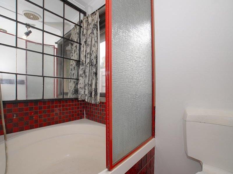 8 Eaton Place, Wheelers Hill VIC 3150