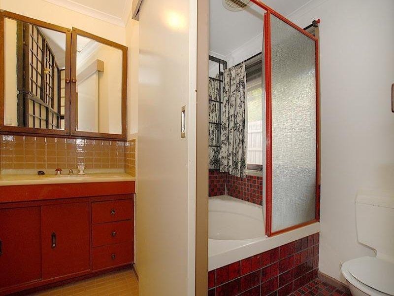 8 Eaton Place, Wheelers Hill VIC 3150