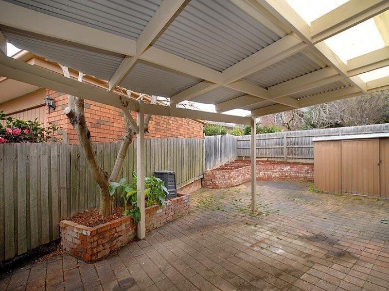 8 Eaton Place, Wheelers Hill VIC 3150