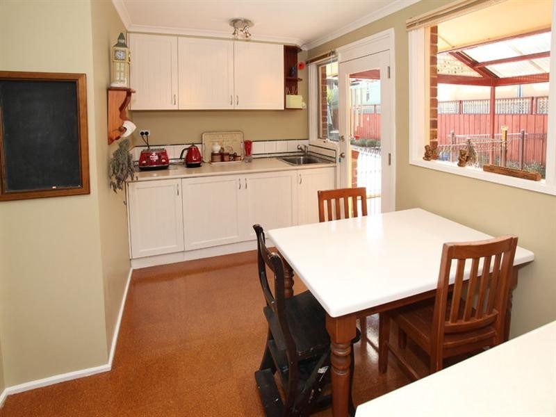 1 Coolabah Avenue, Glen Waverley VIC 3150