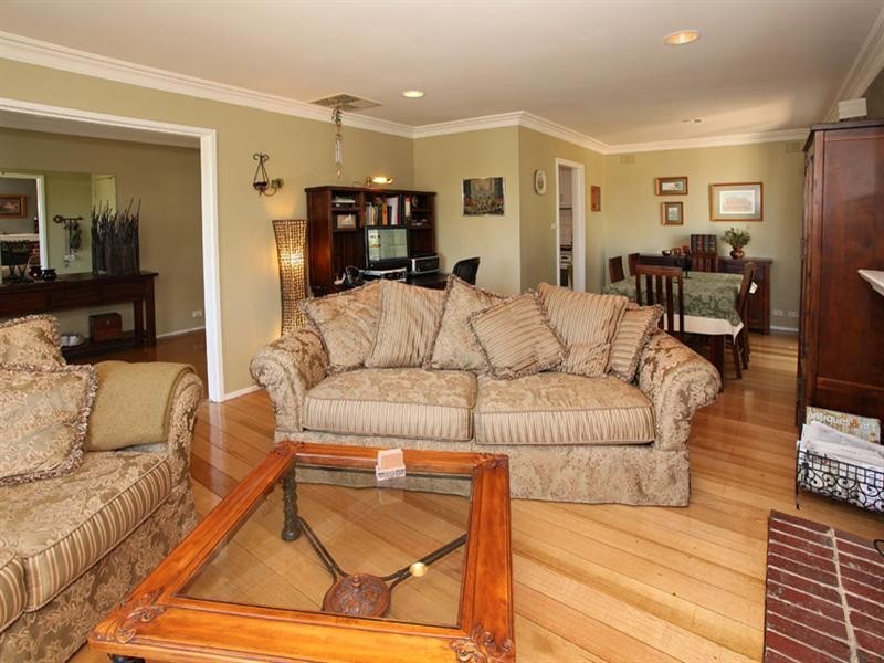 1 Coolabah Avenue, Glen Waverley VIC 3150