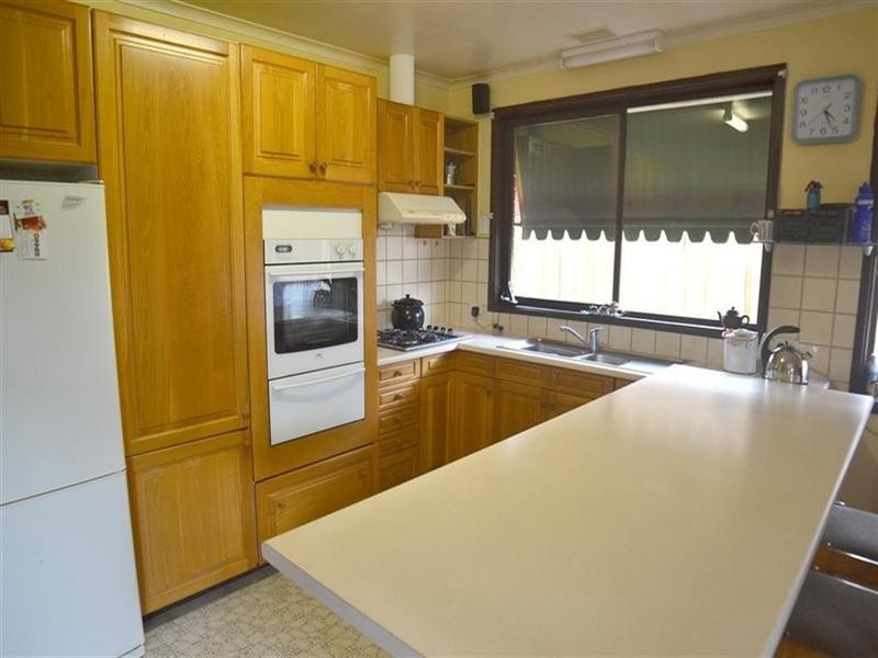 99 King Arthur Drive, Glen Waverley VIC 3150