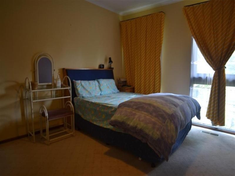 99 King Arthur Drive, Glen Waverley VIC 3150