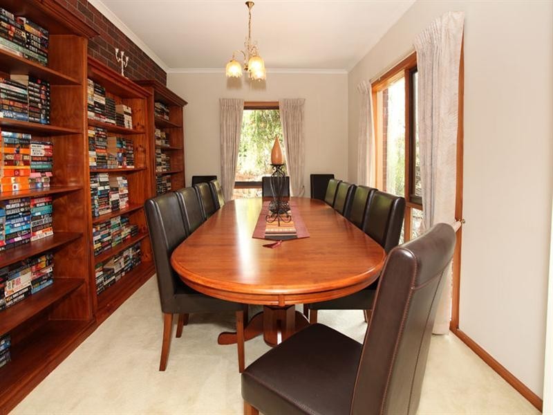 6 Crystal Court, Wheelers Hill VIC 3150