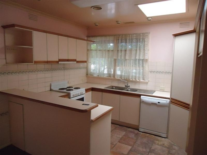 18 Nottingham Street, Glen Waverley VIC 3150