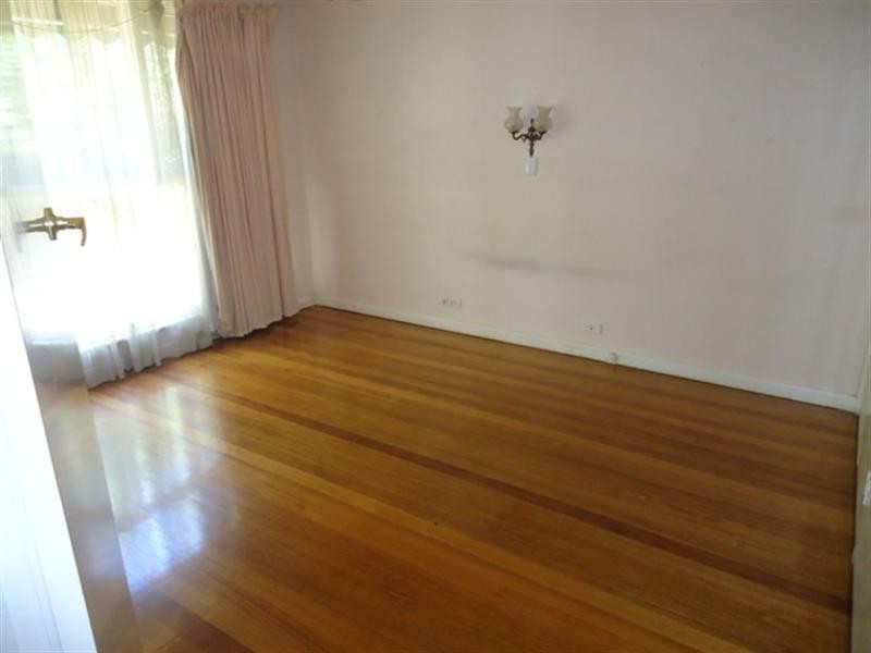 18 Nottingham Street, Glen Waverley VIC 3150