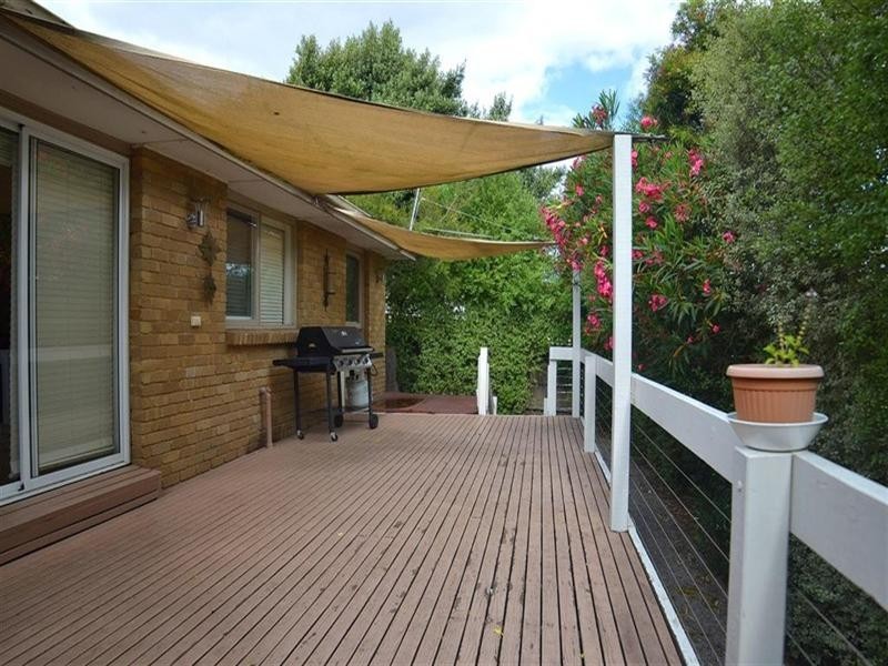 12 Earlwood Drive, Wheelers Hill VIC 3150