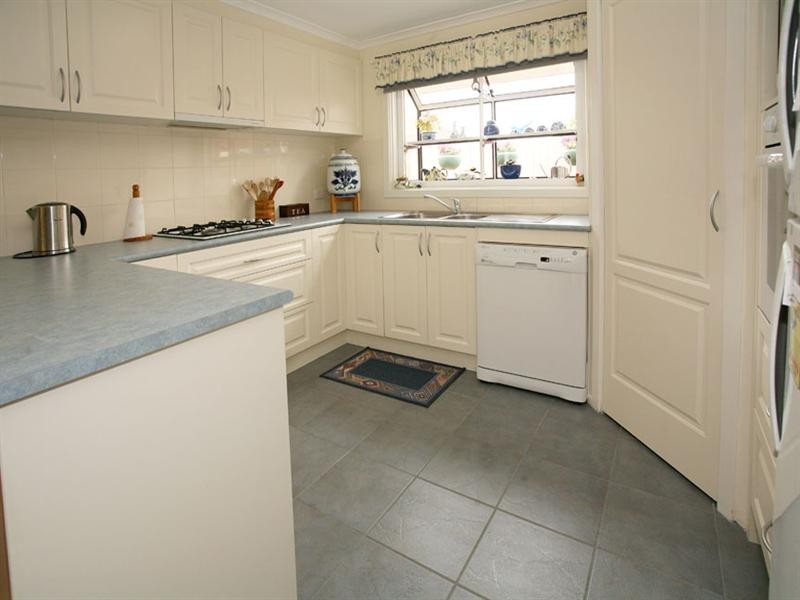 2/1 Brush Grove, Glen Waverley VIC 3150